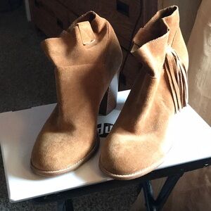 Crown Vintage Tan Ankle Boots with Chunky Heel and Slouchy Opening